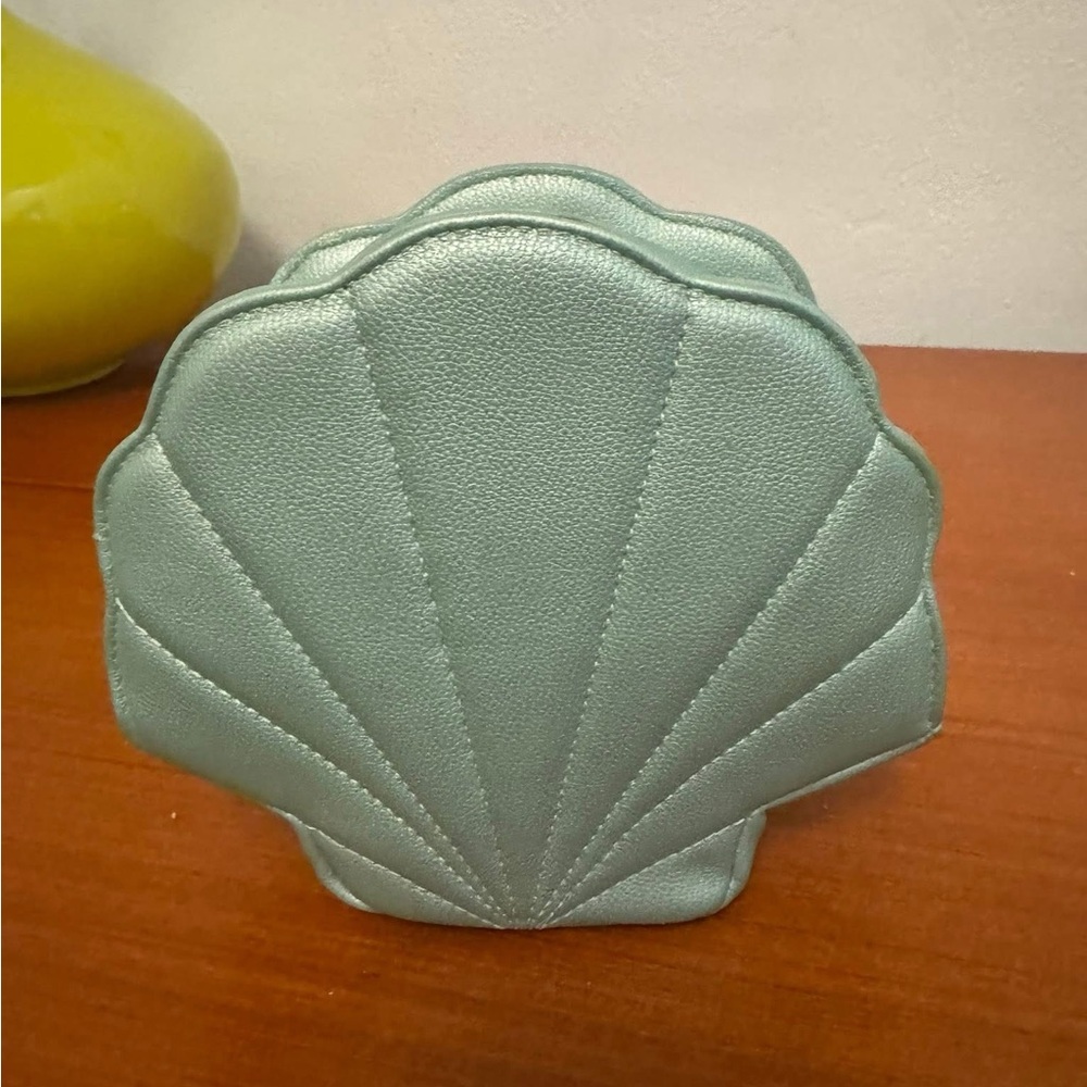 Shell-Shaped Cosmetic Bag - Mint Green